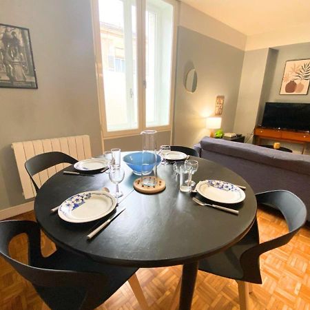 Le 107 - Poitiers - Chu - La Conciergerie. Apartment Luaran gambar