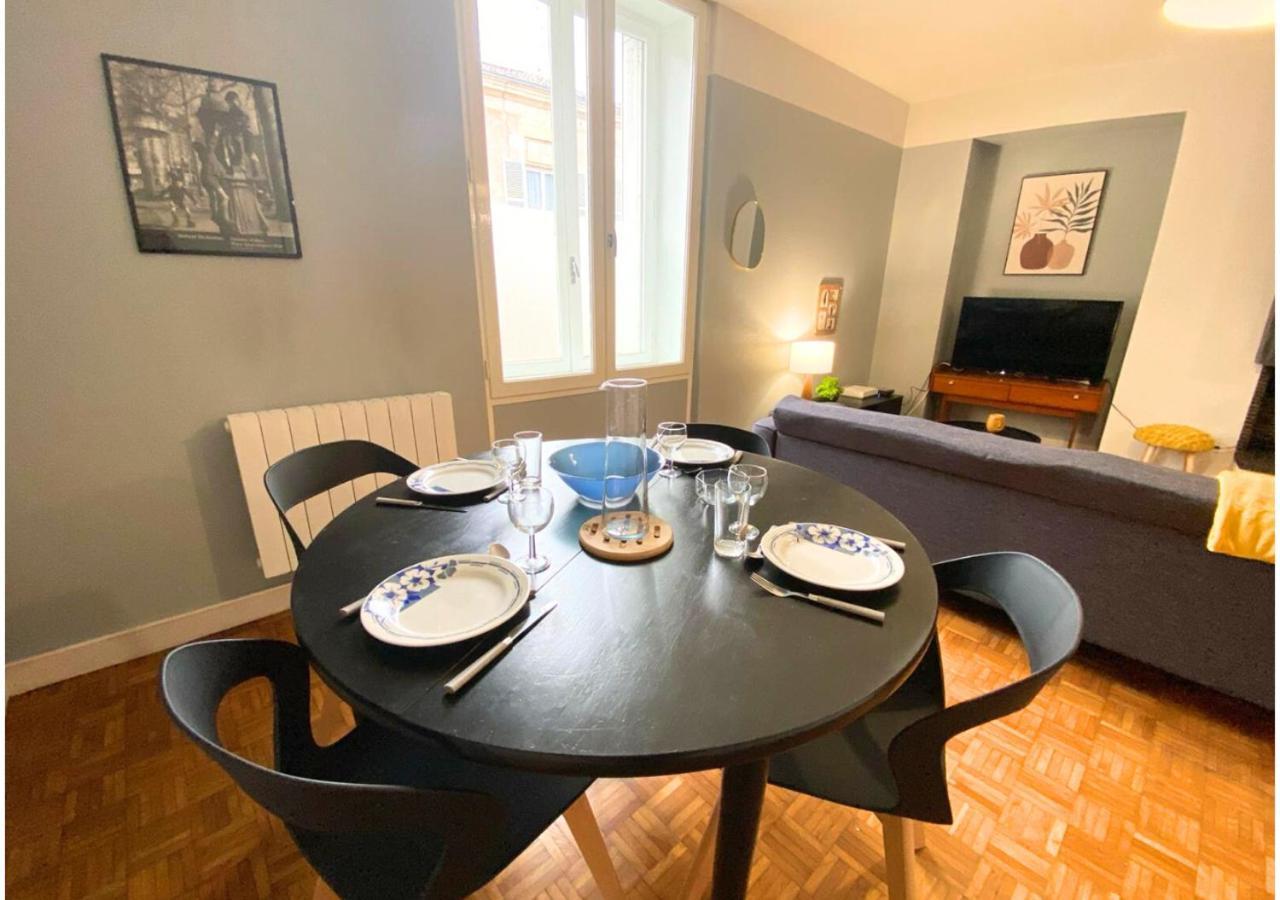 Le 107 - Poitiers - Chu - La Conciergerie. Apartment Luaran gambar