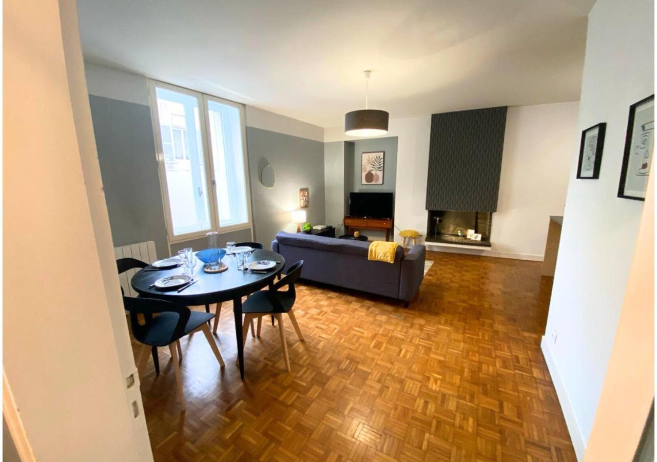 Le 107 - Poitiers - Chu - La Conciergerie. Apartment Luaran gambar
