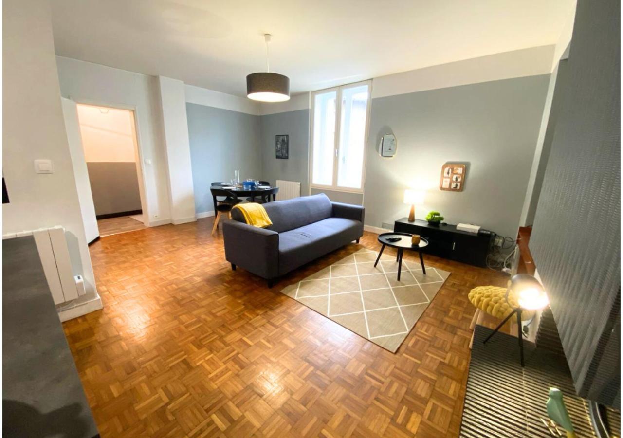 Le 107 - Poitiers - Chu - La Conciergerie. Apartment Luaran gambar
