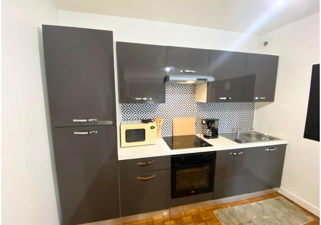 Le 107 - Poitiers - Chu - La Conciergerie. Apartment Luaran gambar