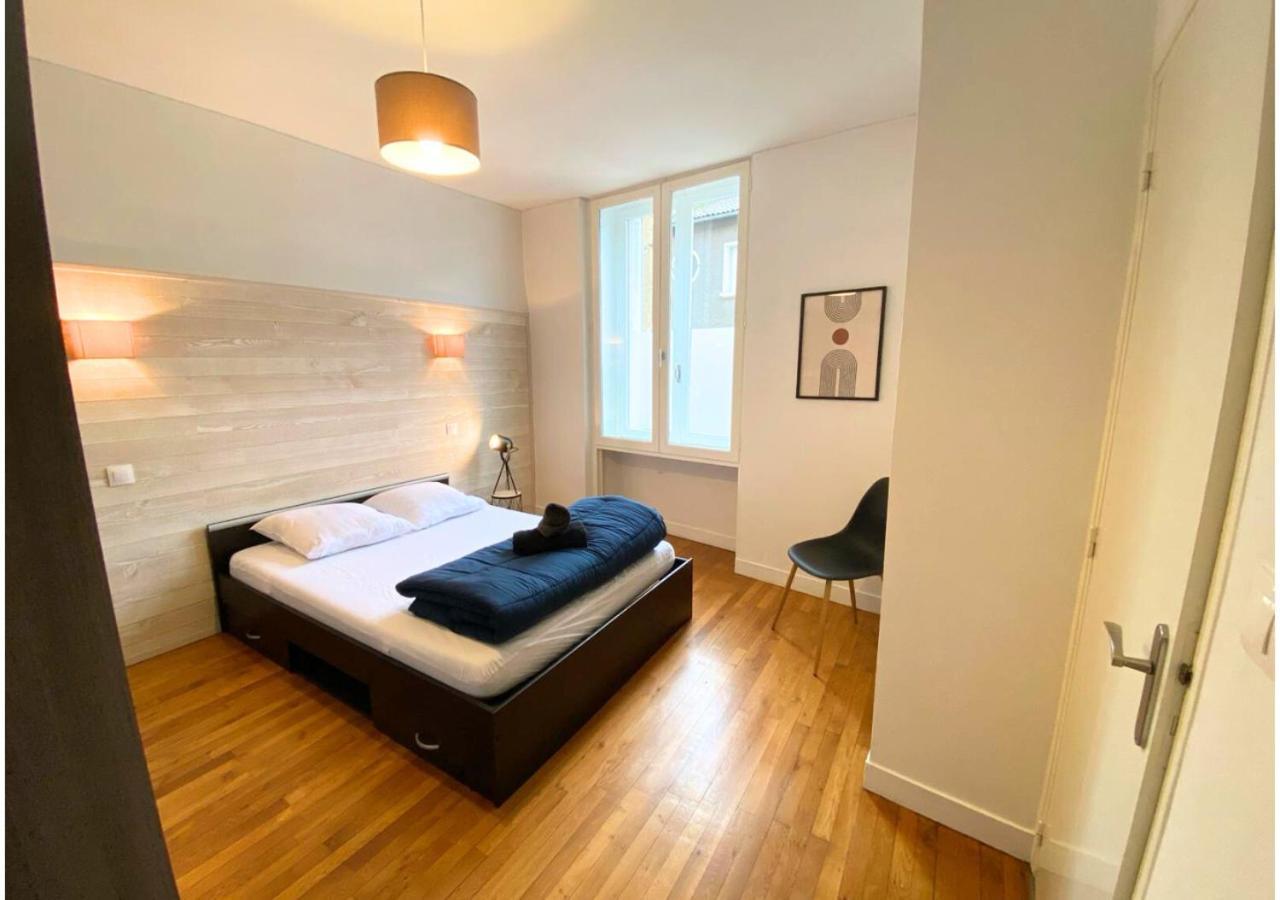 Le 107 - Poitiers - Chu - La Conciergerie. Apartment Luaran gambar