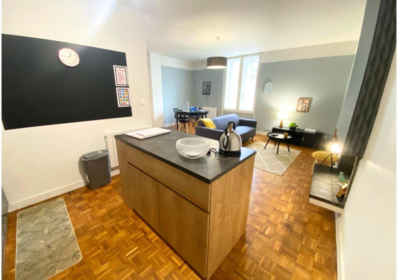 Le 107 - Poitiers - Chu - La Conciergerie. Apartment Luaran gambar